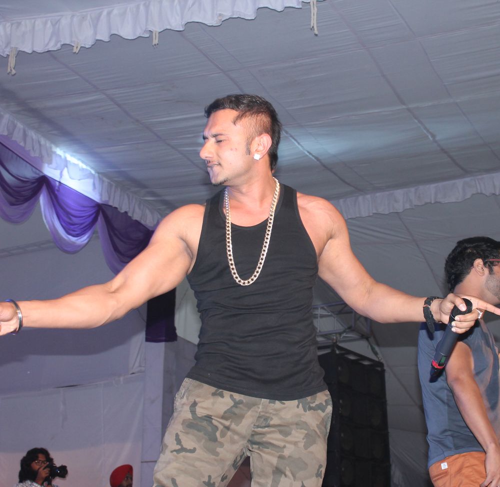 Yo Yo Honey Singh performing at Momentum